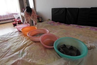 东安楼上漏水，住户失联，小区没物管，业主维权难！律师来支招……